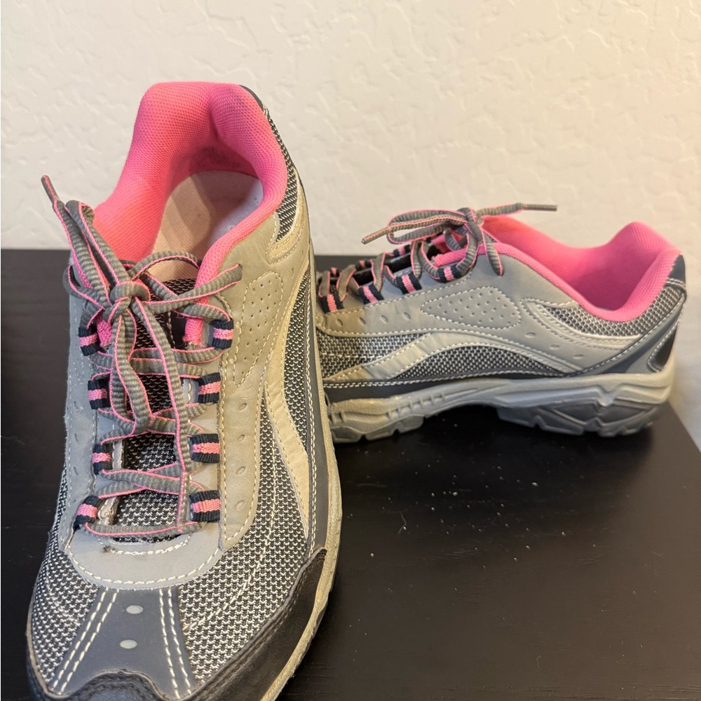 Brahma Women's Pink and Gray Athletic Leather upper size 9. New Without Box